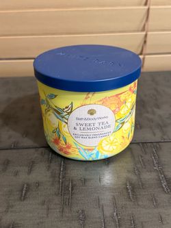 Bath & Body Works 3 wick candle-Sweet Tea & Lemonade