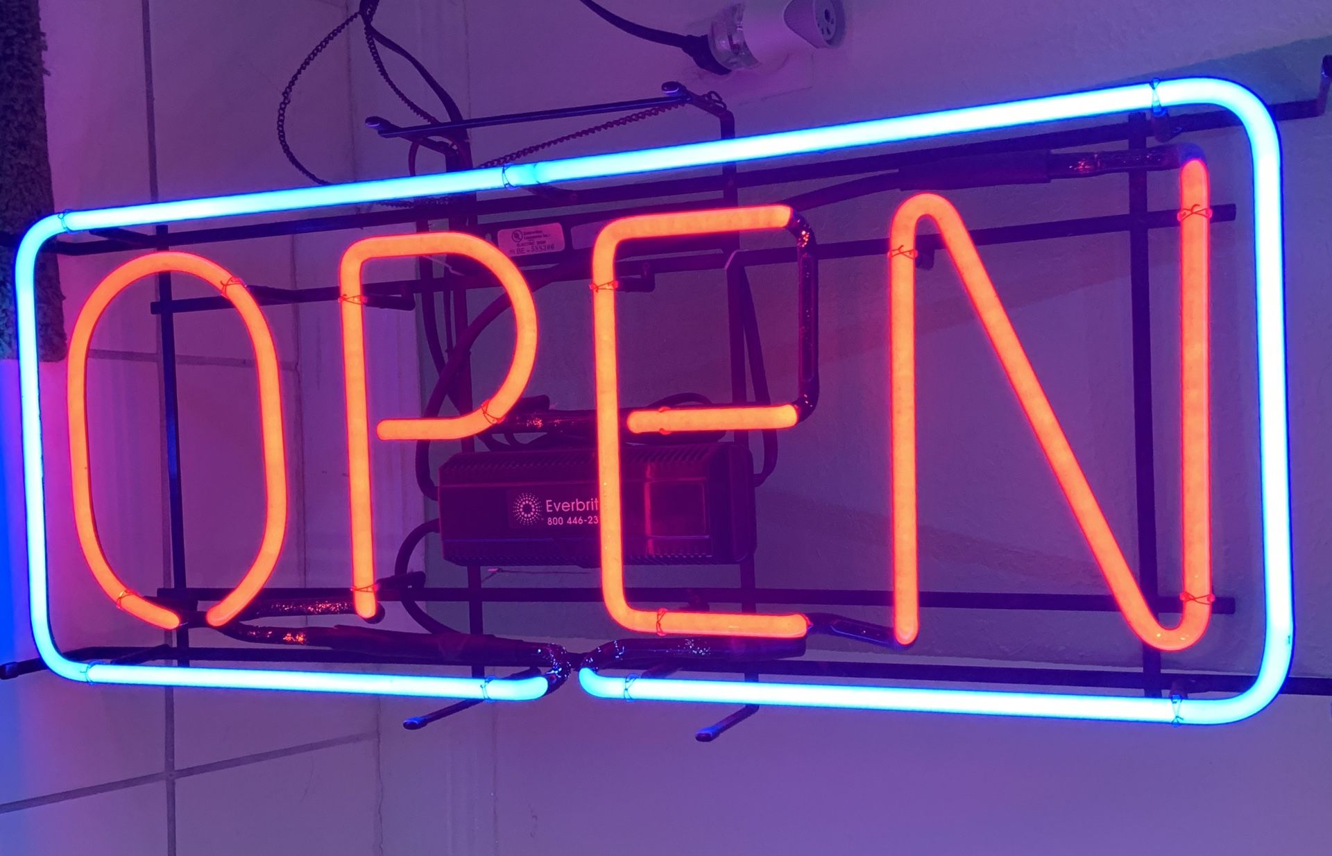 OPEN NEON SIGN