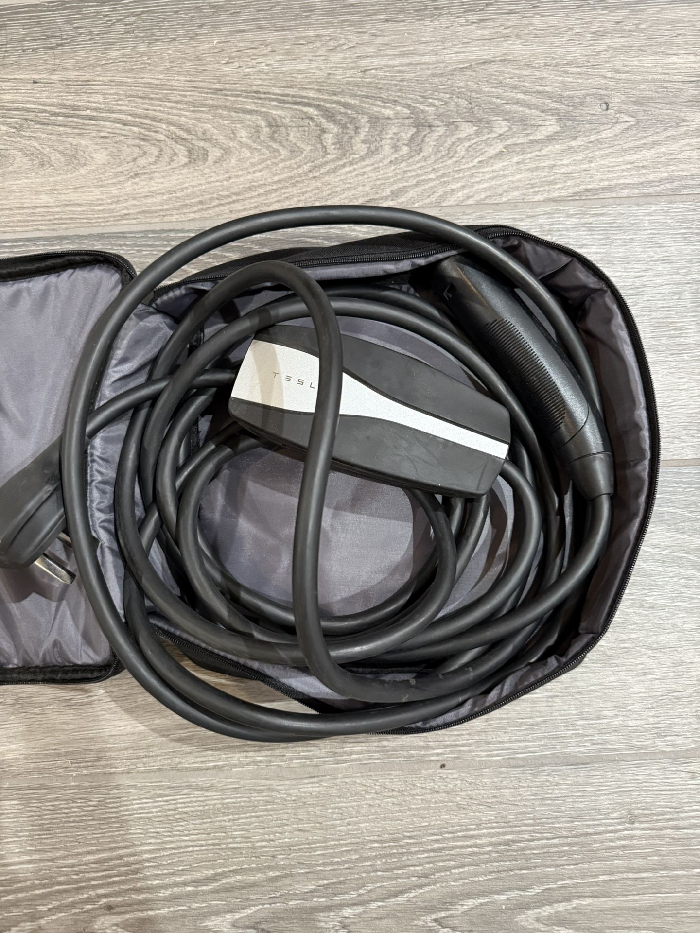 Tesla Charger 1101789 00 J