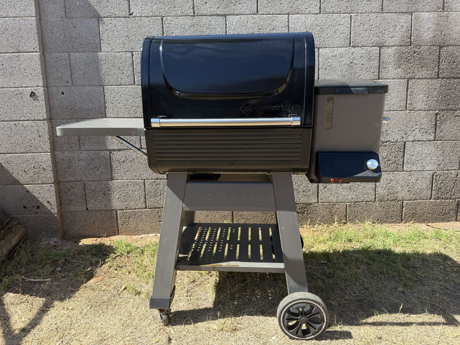 Member's Mark Pro Series Pellet Smoker Grill