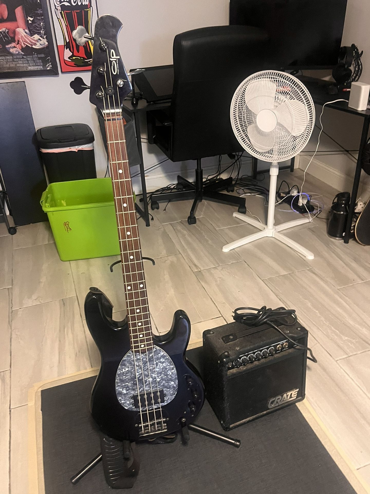 OLP MM2 4-String Bass Guitar With Crate GX-10 Amp