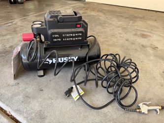 HUSKY 2-Gal hotdog electric air compressor with attachments.