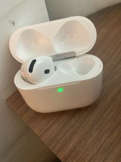 Apple AirPods 4 with Charging Case