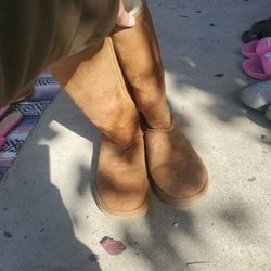 UGG shoe Size 7 1/2 