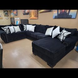 American BUILT BLACK SECTIONAL INCLUDES PILLOWS