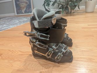 Used Nordica Olympia Kids Ski Boots mm275 / 225*235