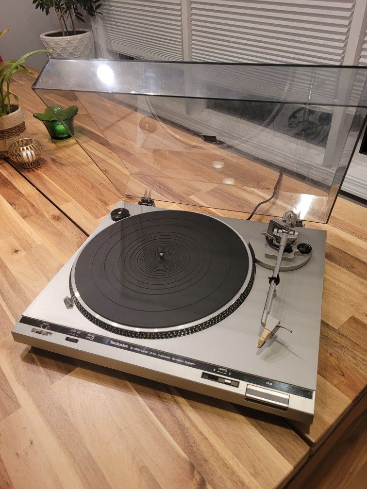 Technics SL-D20 Turntable