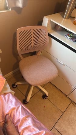 Light pink office chair (Cash Only)