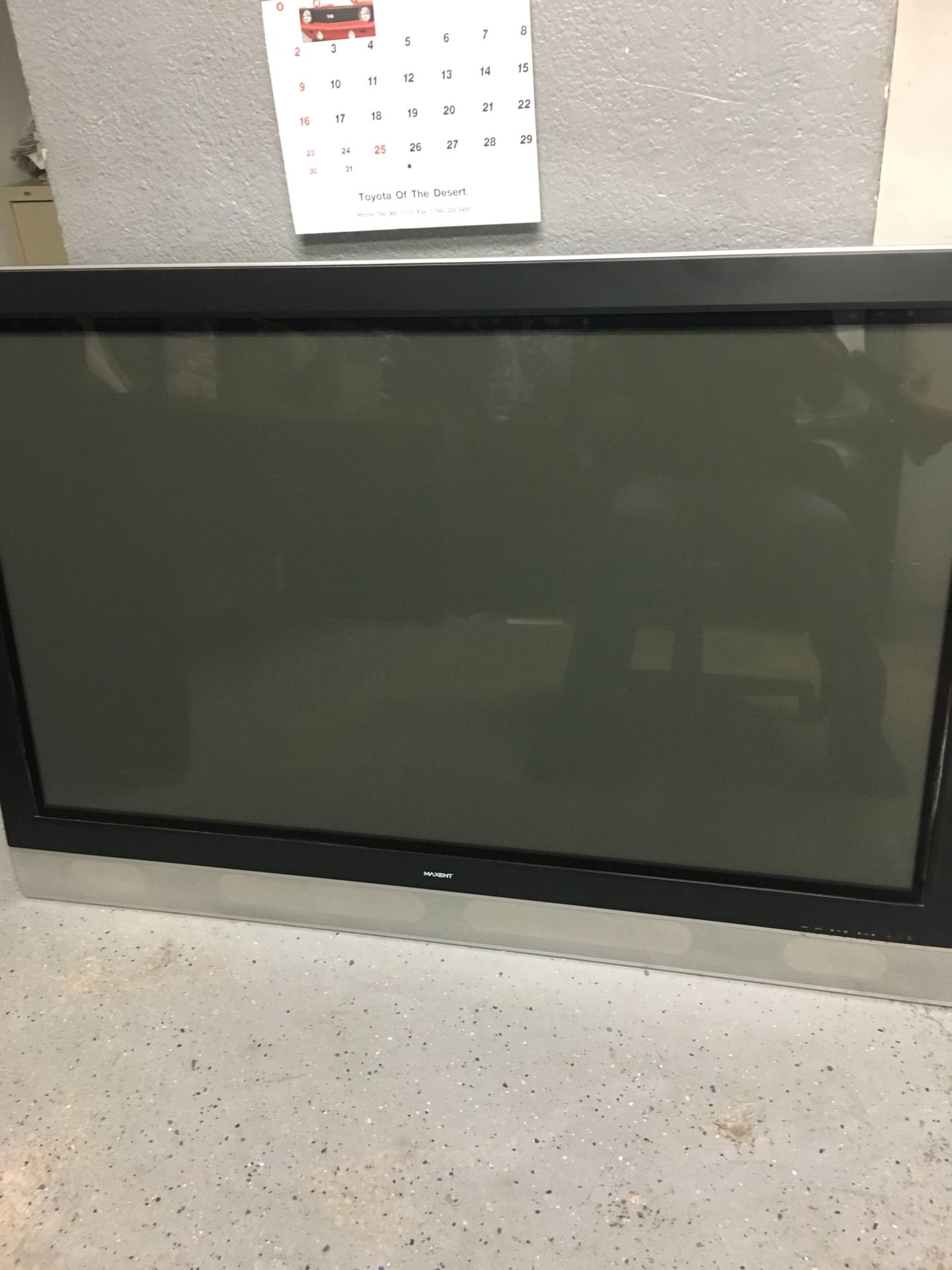 Maxcent 50 inch tv