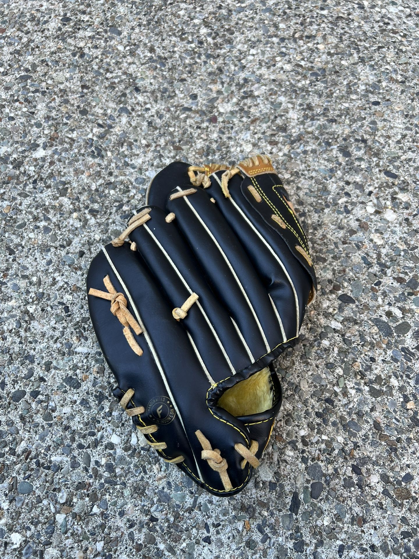 Baseball glove