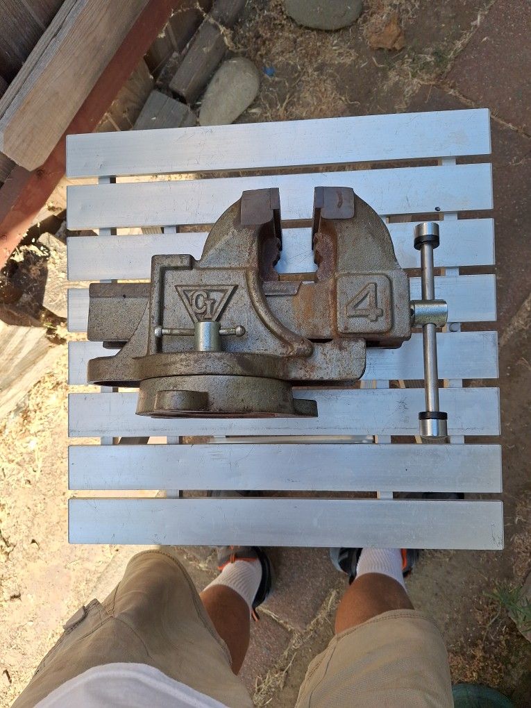 Large Bench Vice 4" Jaws 35 Lbs