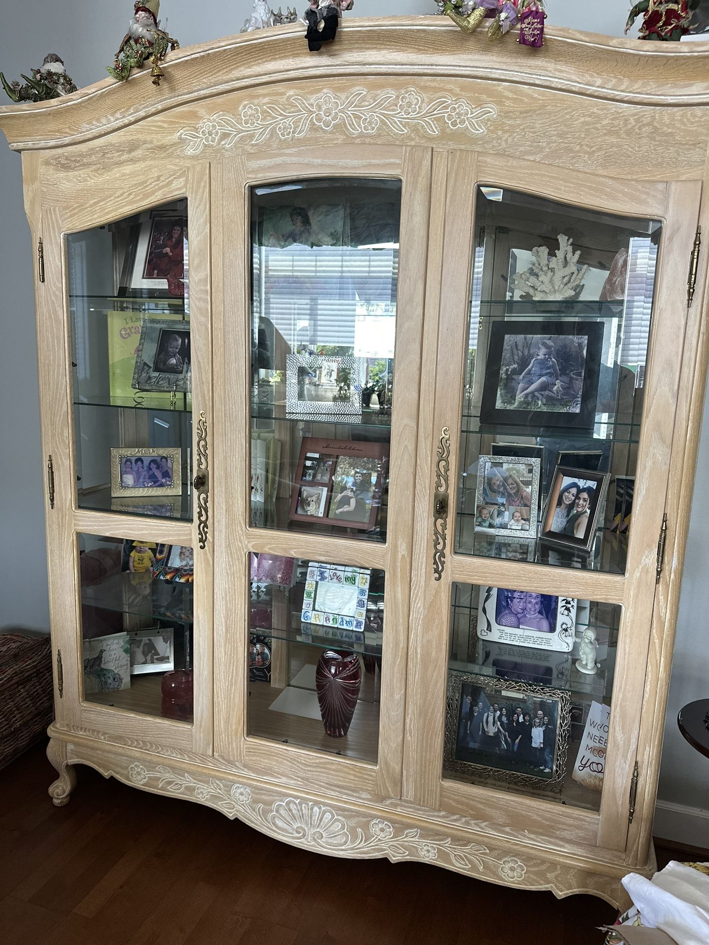 Hutch With Glass Shelves- Pending Pickup 