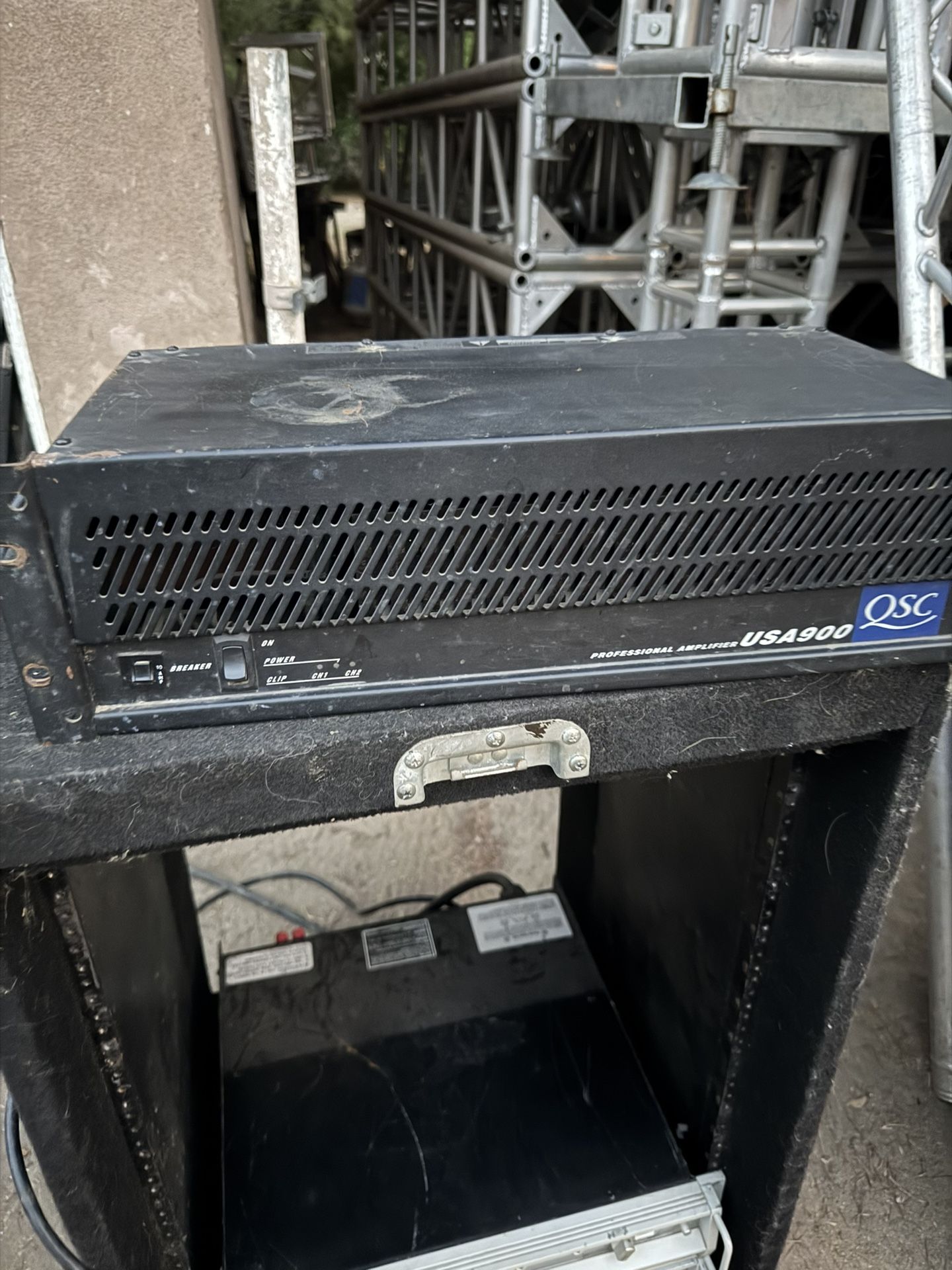 2 Qsc Amps