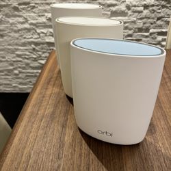 Router RBR50 — Orbi AC3000 Tri-band WiFi Router