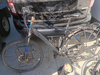 2 bikes hybrid Giant khc urban express mountain bikes 700c s x2 wheels