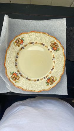 2 Vintage England Plates 