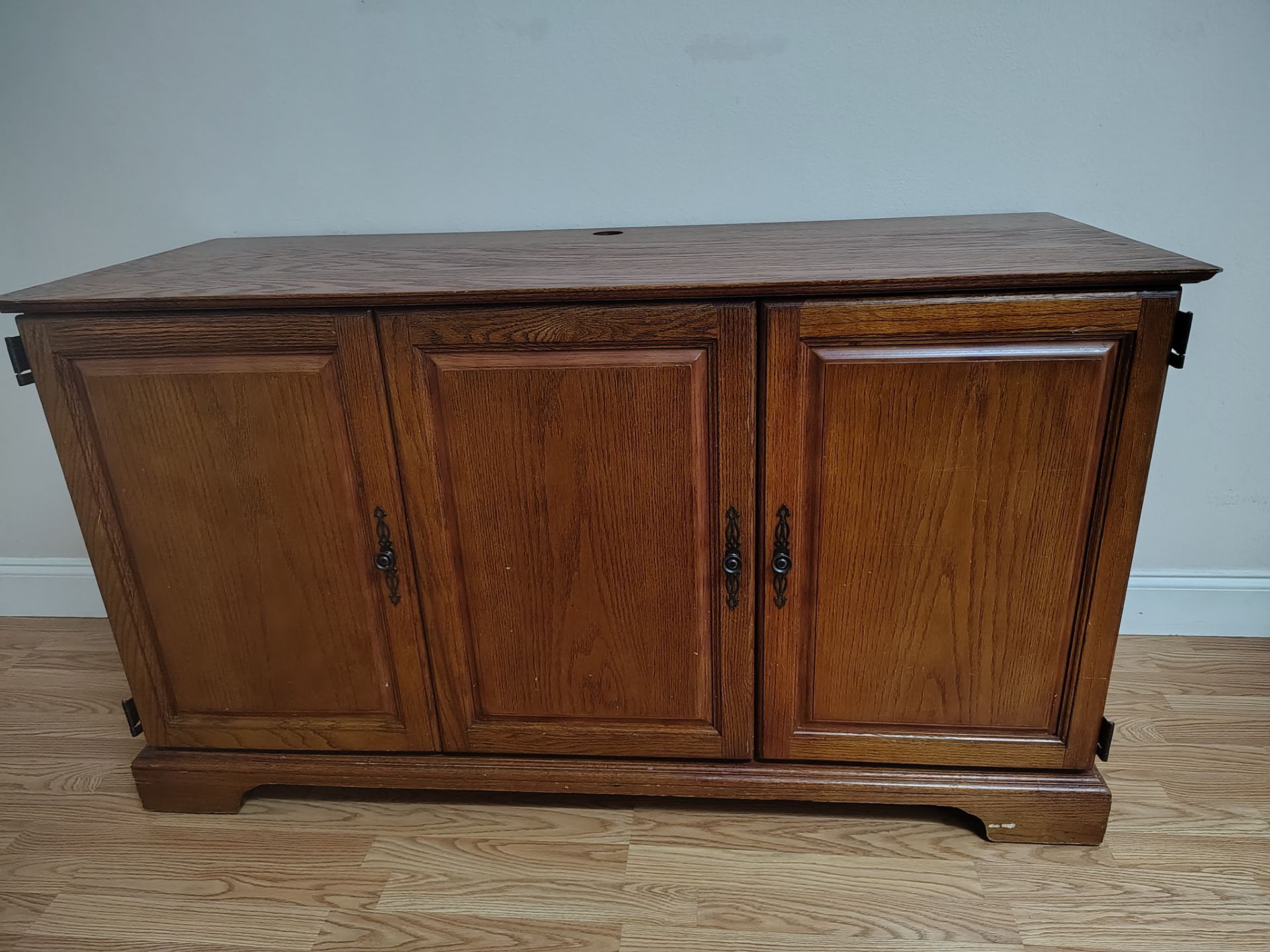 Wooden desk/buffet