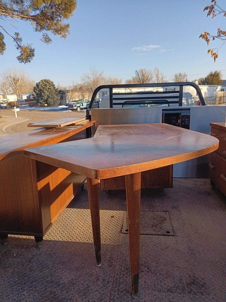 Old Oak Desks?