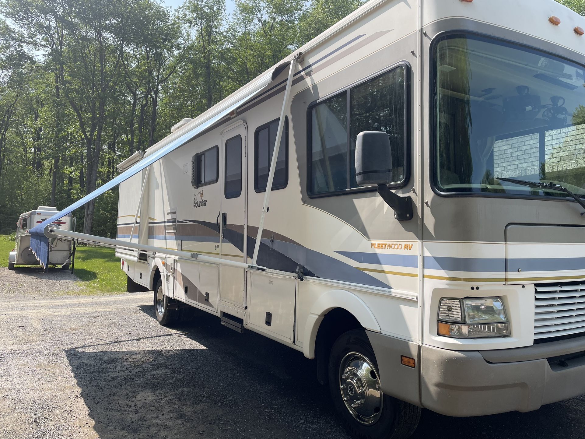 2000 Fleetwood Bounder 31W