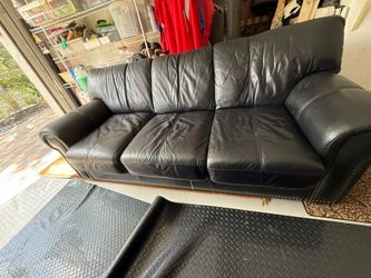 Black Leather Sleeper Sofa with Pull-Out Bed – Good Condition