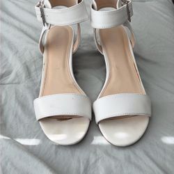Women’s White Sandals Size 8 Wedge 2inch 
