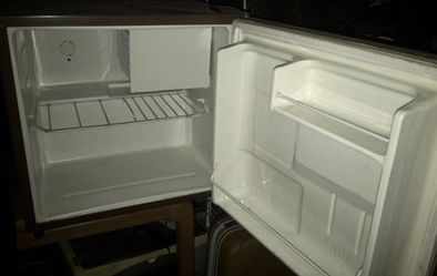 Sanyo mini fridge
