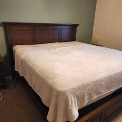 King Walnut Wood Bedroom Set