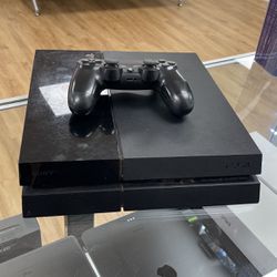 PS4 w/ Controller
