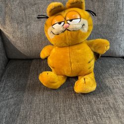 $20 Garfield 11“ Sitting 1973 Through 1981 Excellent Condition