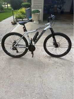 Schwinn aluminum comp mountain bike 27.5 inch wheels 21 speed adult gray bicycle front suspension 18” frame super lightweight  Great condition!