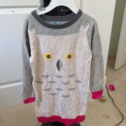 The Baby Gap Toddler Girls Size 5Yrs Pullover Owl Sweater Dress in Gray Magenta/Red is a stylish and cozy outfit for little ones. Comes from pet free 