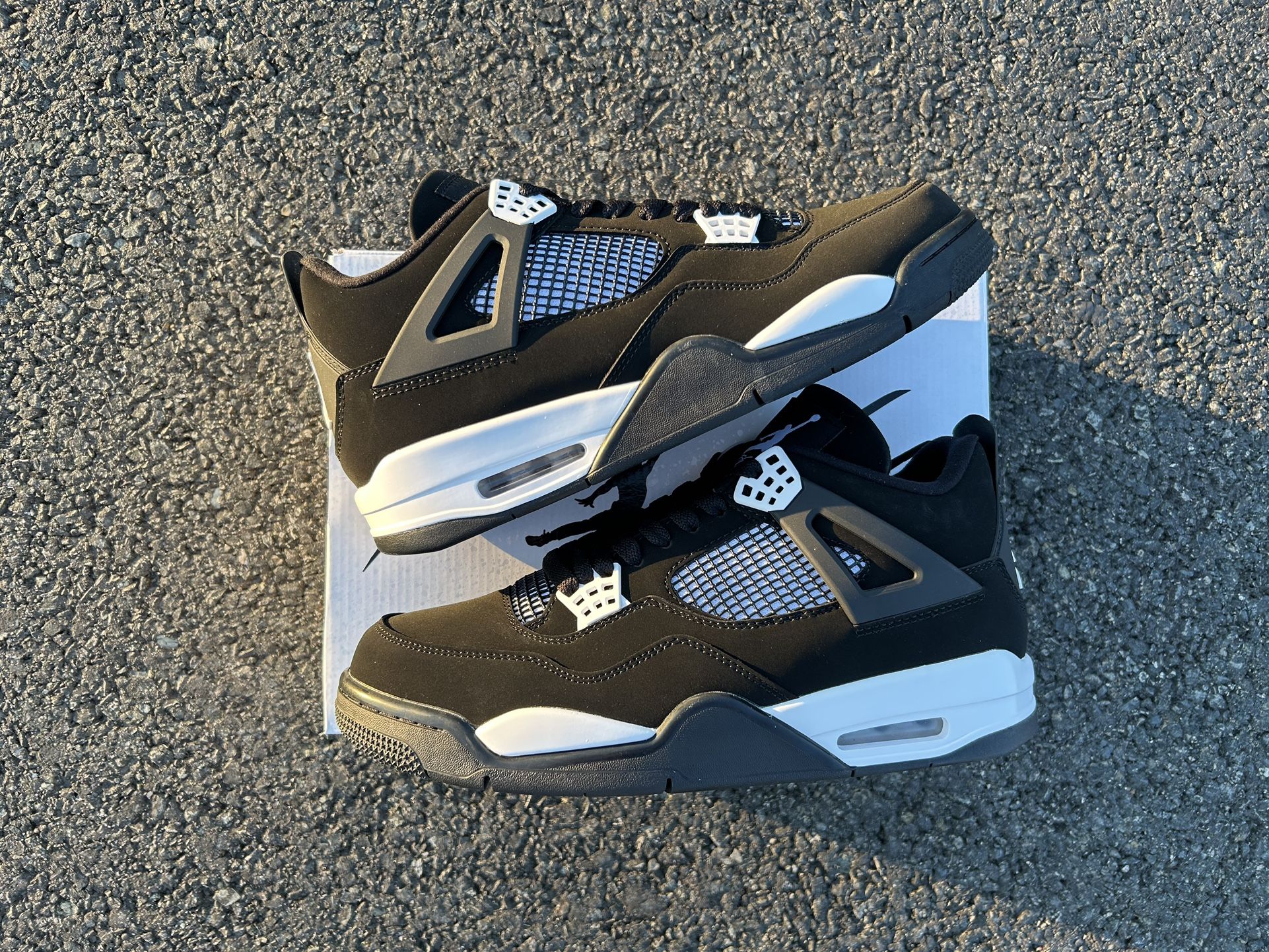 Jordan 4 White Thunder 