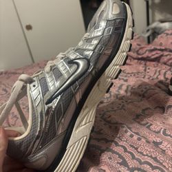 Silver And Black Nike Men’s 
