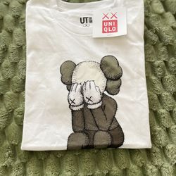 Authentic Kaws x Uniqlo Tee Size M