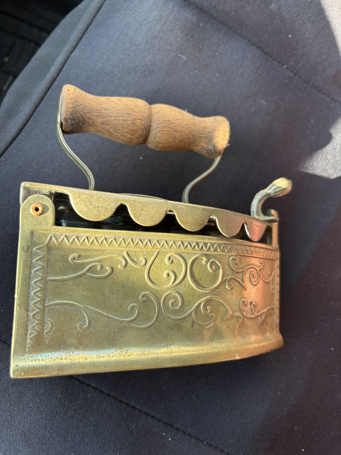 Vintage made in Italy Coal Iron. Brass metal