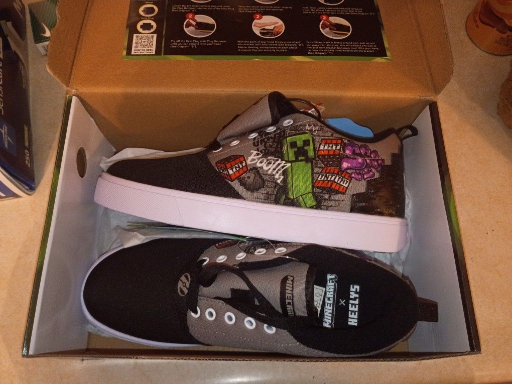 Minecraft Heelys Shoes Size 7 Y