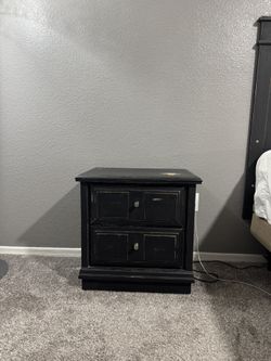 Set Of 2 Nightstands - Solid wood