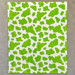 Green Cow Print Throw Blanket 50x60 Soft Fleece Animal Pattern White New
