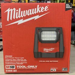 Milwaukee new Rover dual power light M18
