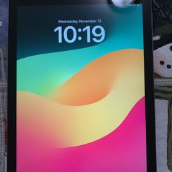 Apple iPad 6th Generation 32GB Unlocked Like New!