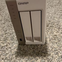 QNAP NAS TS-251 + Two 3TB HDD 