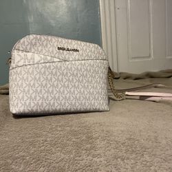 Micheal Kors Jet Set Medium Bag (Barley Used !)