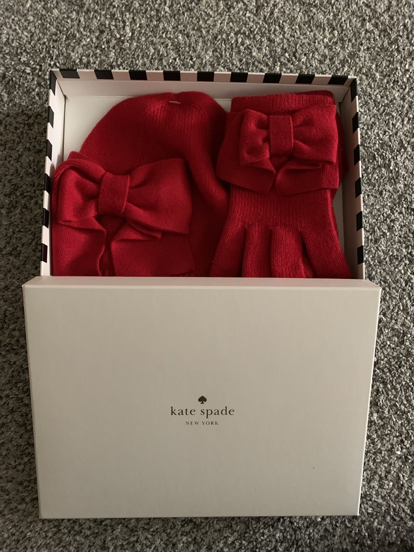 NWT beanie and glove kate spade gift box.