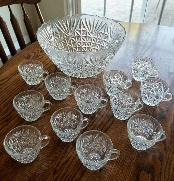 Glass punch Bowl ÷ matching cups like new 