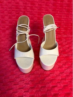 Fashion Nova White Croc Embossed Platform Lace-Up Heels | Size 8.5