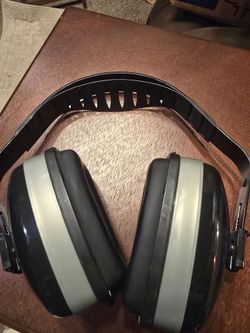 Howard Leight Viking V3 Noise Reduction Earmuffs - Black/ Gray
