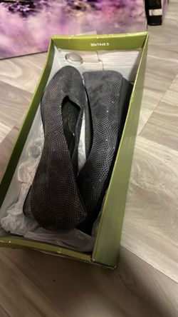 Size 8 Silver Trotters