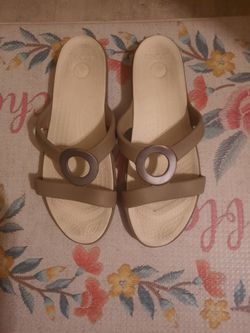 Crocs Size 11