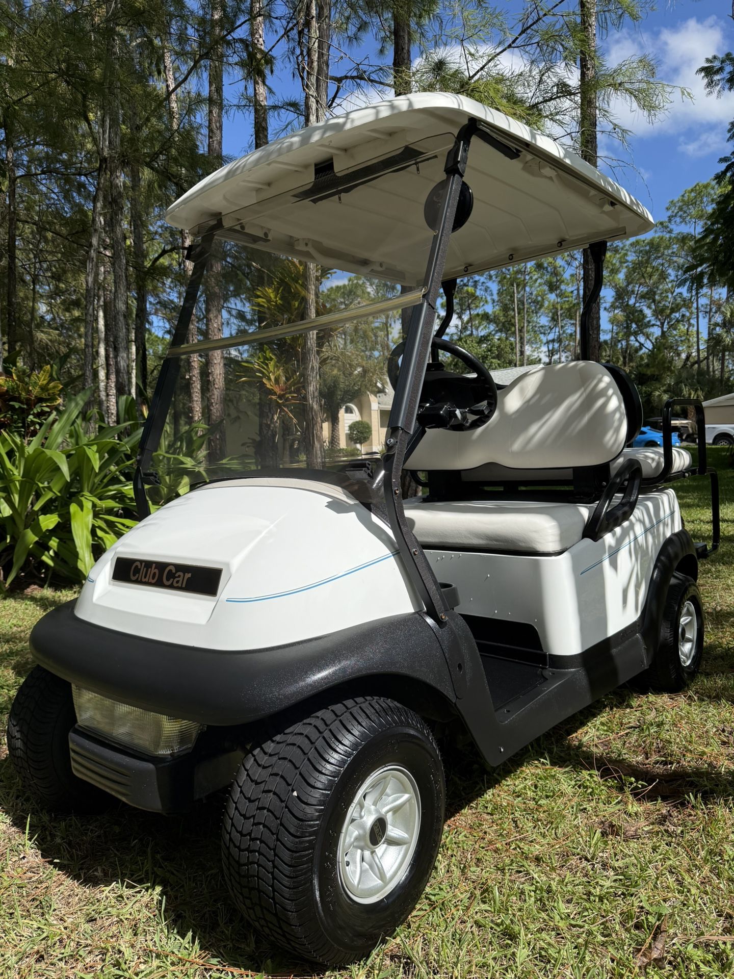 MINT 48 VOLT CLUB CAR PRECEDENT GOLF CART!  4 SEATER RUNS AND DRIVES GREAT!!