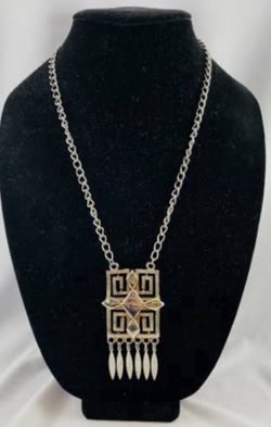 Authentic Lisner Pendant Necklace with fringe